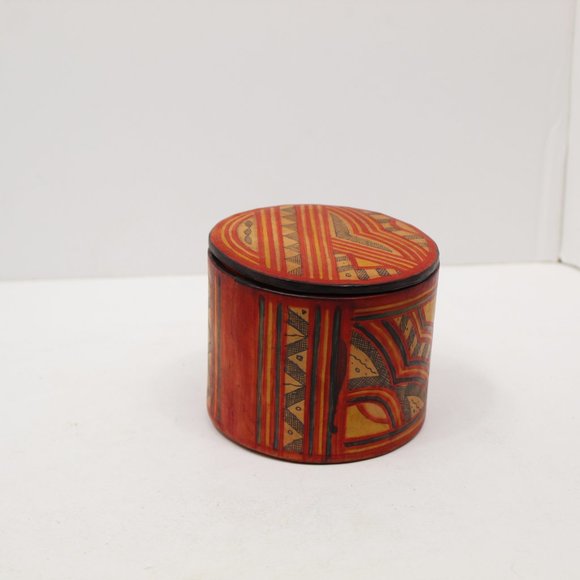 Vintage Native Tribal Round Box lined with Leather - Picture 3 of 6